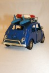 Fiat 600 bleue en route pour les vacances