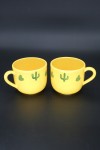 Paire de tasses jaunes décor cactus