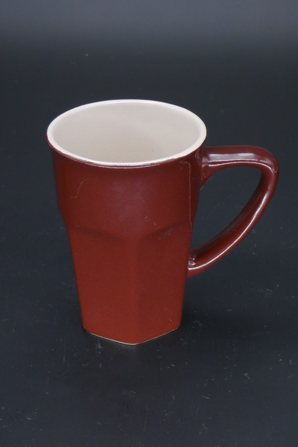 Tasse côtelée marron