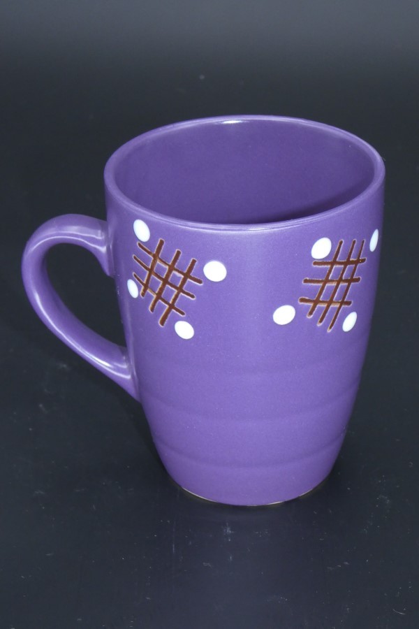 Mug violet à pois blancs avant