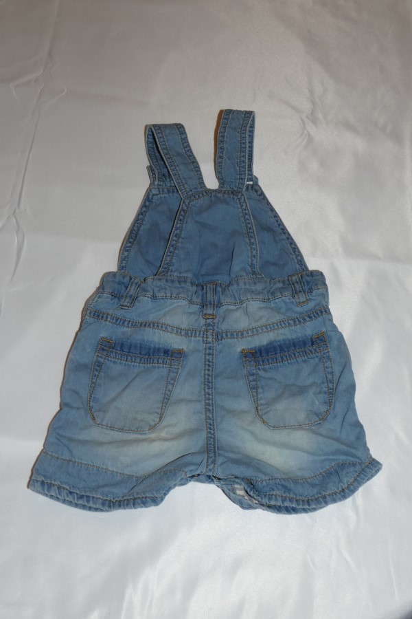 Salopette short en jean derrière