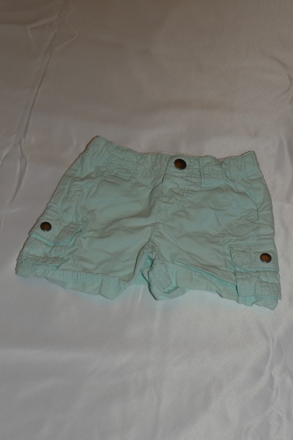 Short bleu clair devant