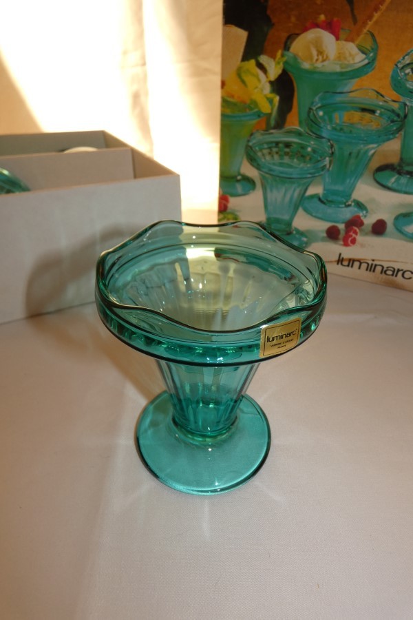 Une coupe à glace Luminarc turquoise