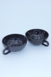 2 tasses noires mouchetées