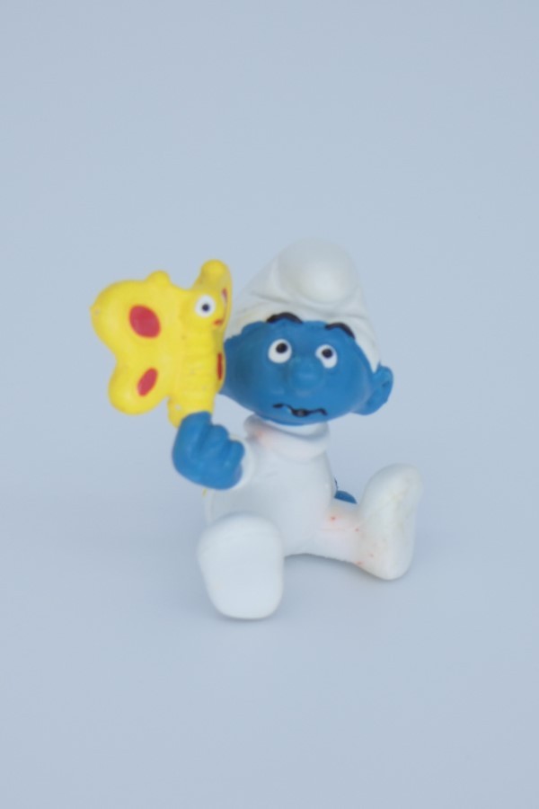Image du Bébé Schtroumpf avec papillon vu de face