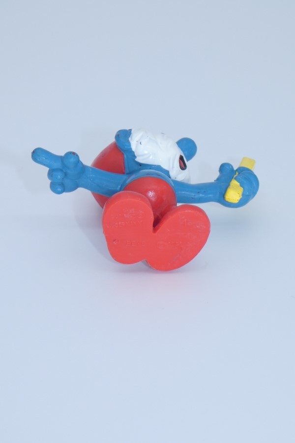 Image du Grand Schtroumpf maître d'école vu du dessous