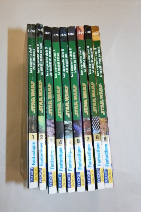 Lot 9 livres Les Apprentis Jedi couvertures tranches